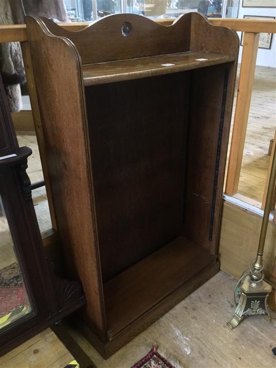 Oak open fronted bookcase(-)